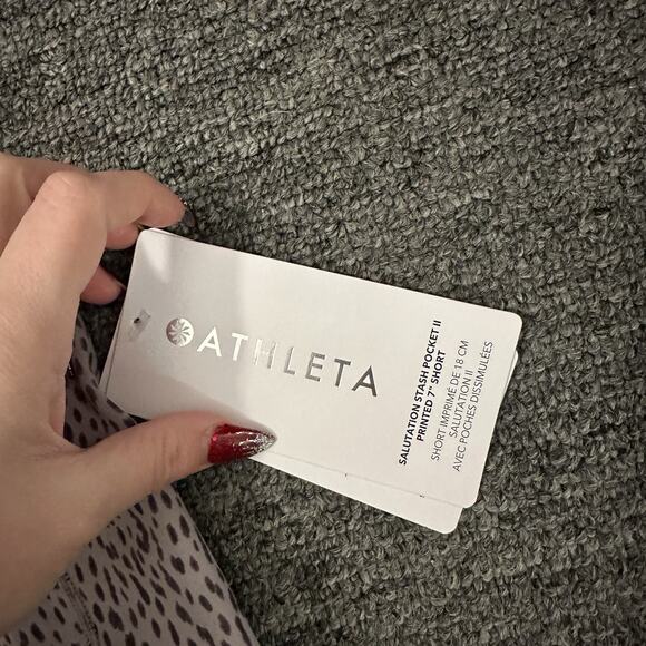 Athleta Salutation Stash High Rise 7" Shorts Cheetah Print Size Small - Picture 2 of 4